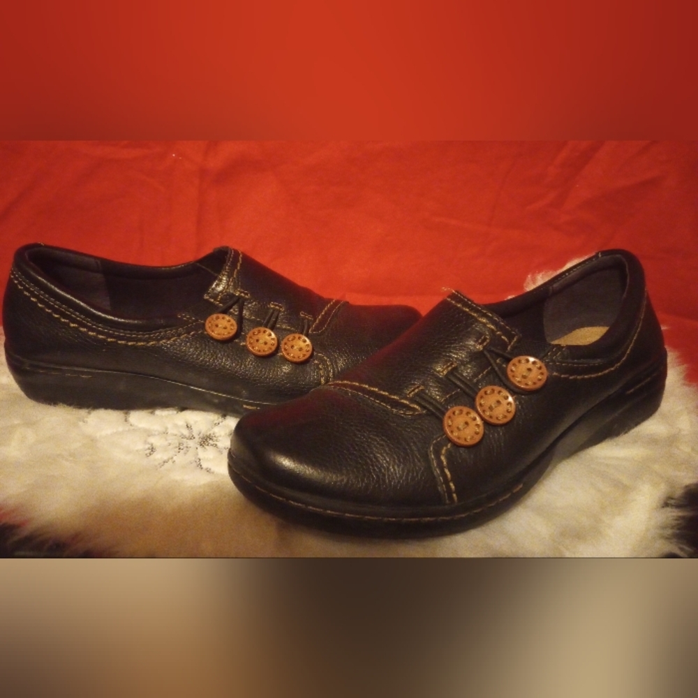 Clarks Collection Soft Cushion Leather Black W/3 Buttons